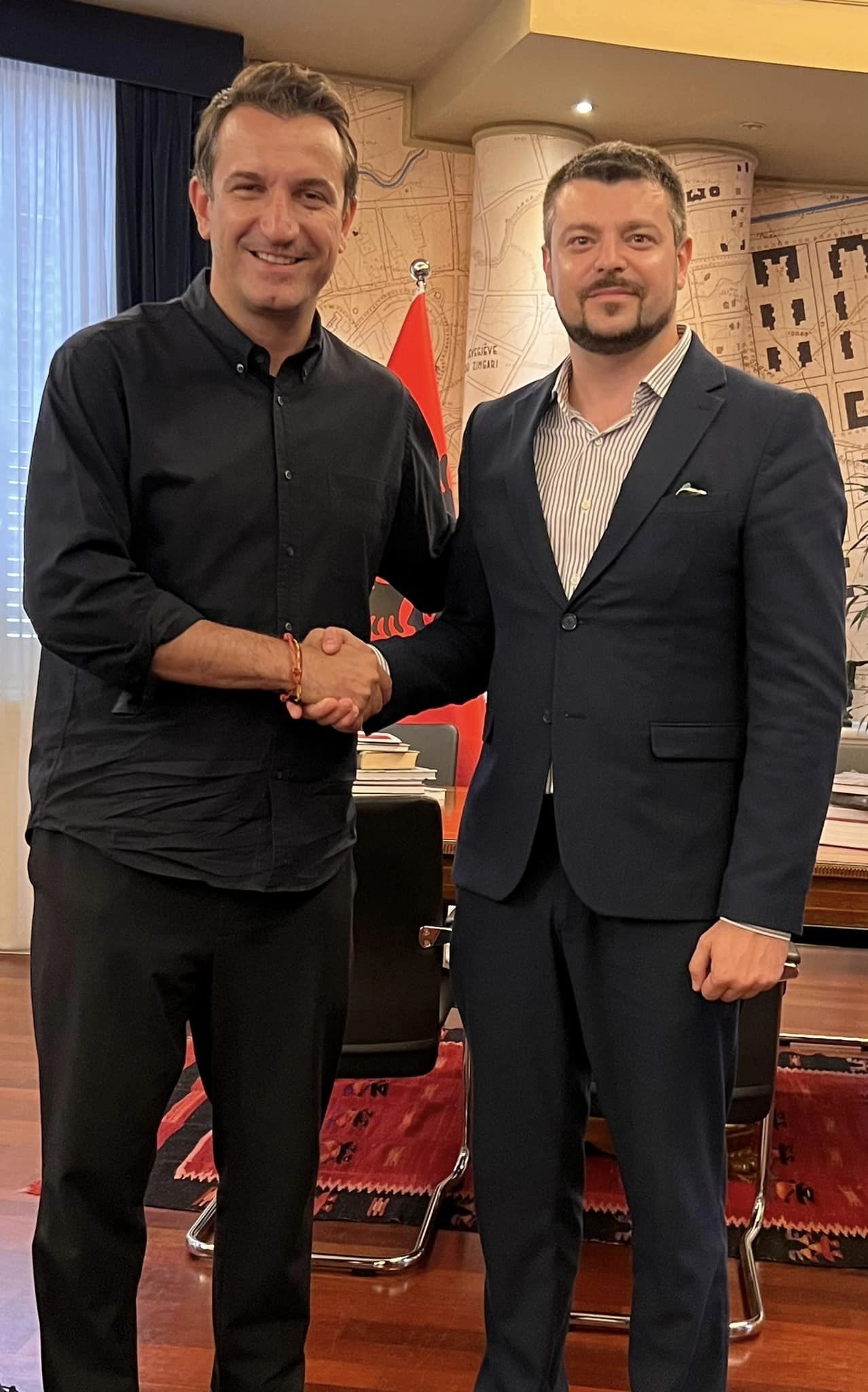 Liga Orașelor și Comunelor este la Bashkia Tiranë.